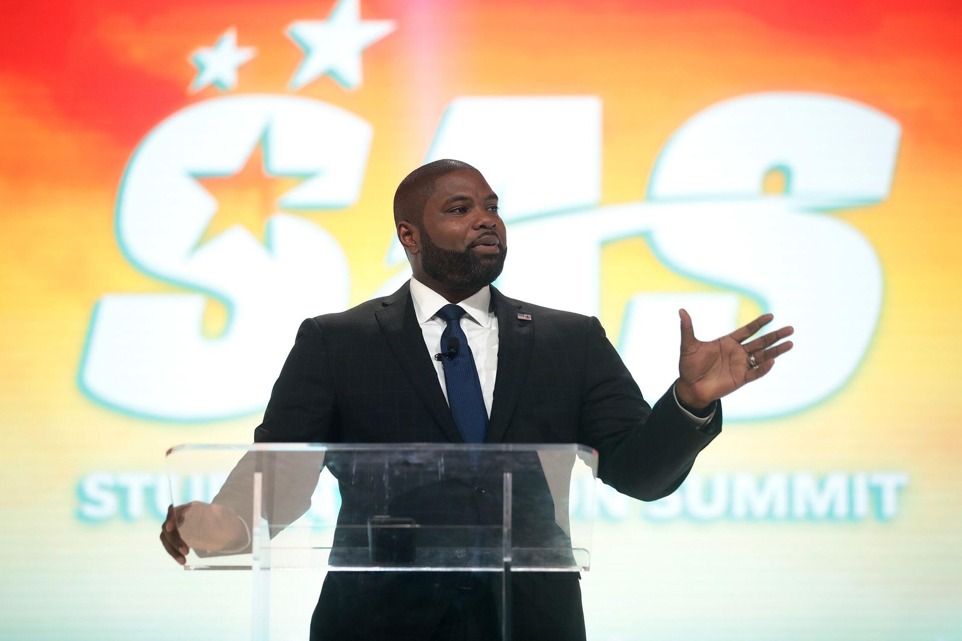 U.S. Congressman Byron Donalds speaking with attendees at the 2021 Student Action Summit hosted by Turning Point USA at the Tampa Convention Center in Tampa, Florida. U.S. Congressman Byron Donalds speaking with attendees at the 2021 Student Action Summit hosted by Turning Point USA at the Tampa Convention Center in Tampa, Florida. - Sputnik International, 1920, 03.12.2023