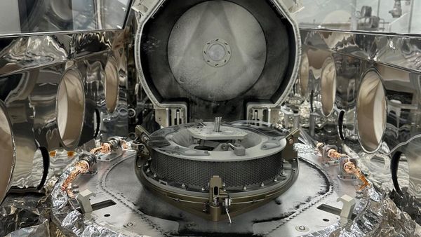 OSIRIS-REx's asteroid sample canister, with its outer lid lifted, at a newly built curation facility at Johnson Space Center in Houston. - Sputnik International