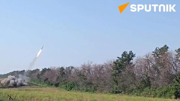Russia's Solntsepyok flamethrower fire at Ukrainian positions in Kupyansk direction - Sputnik International