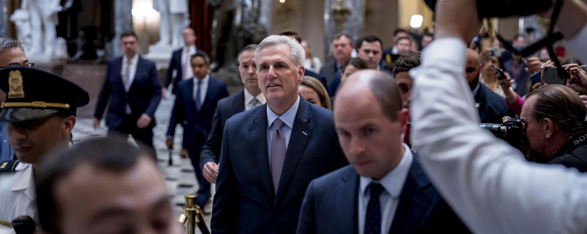 Rep. Kevin McCarthy, R-Calif., leaves the House floor after being ousted as Speaker of the House at the Capitol in Washington, Tuesday, Oct. 3, 2023. Rep. Kevin McCarthy, R-Calif., leaves the House floor after being ousted as Speaker of the House at the Capitol in Washington, Tuesday, Oct. 3, 2023. - Sputnik International, 1920, 05.10.2023
