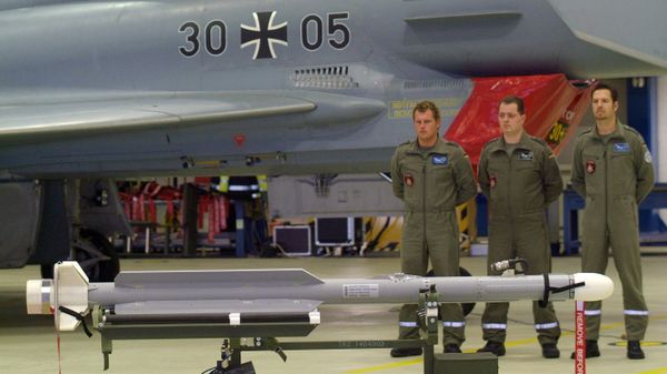 An IRIS-T Missile stands in front of an Eurofighter during an official ceremony at the airbase of Rostock-Laage, northern Germany, on Monday, Dec. 5, 2005. The German Luftwaffe put the Short Range Air-to-Air Missile IRIS-T official into service Monday, replacing old Sidewinder missiles. The air-to-air missiles can also be launched using ground-based platforms to serve as air defense systems. - Sputnik International