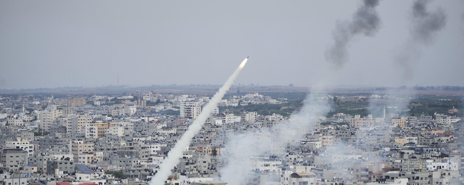 Rockets are launched by Palestinian militants from the Gaza Strip towards Israel, in Gaza, Saturday, Oct. 7, 2023. Rockets are launched by Palestinian militants from the Gaza Strip towards Israel, in Gaza, Saturday, Oct. 7, 2023. - Sputnik International, 1920, 08.10.2023