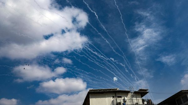 Rockets fired by Palestinian militants in the Gaza Strip iare intercepted by Israel's Iron Dome defence missile system over Sderot on October 8, 2023. - Sputnik International
