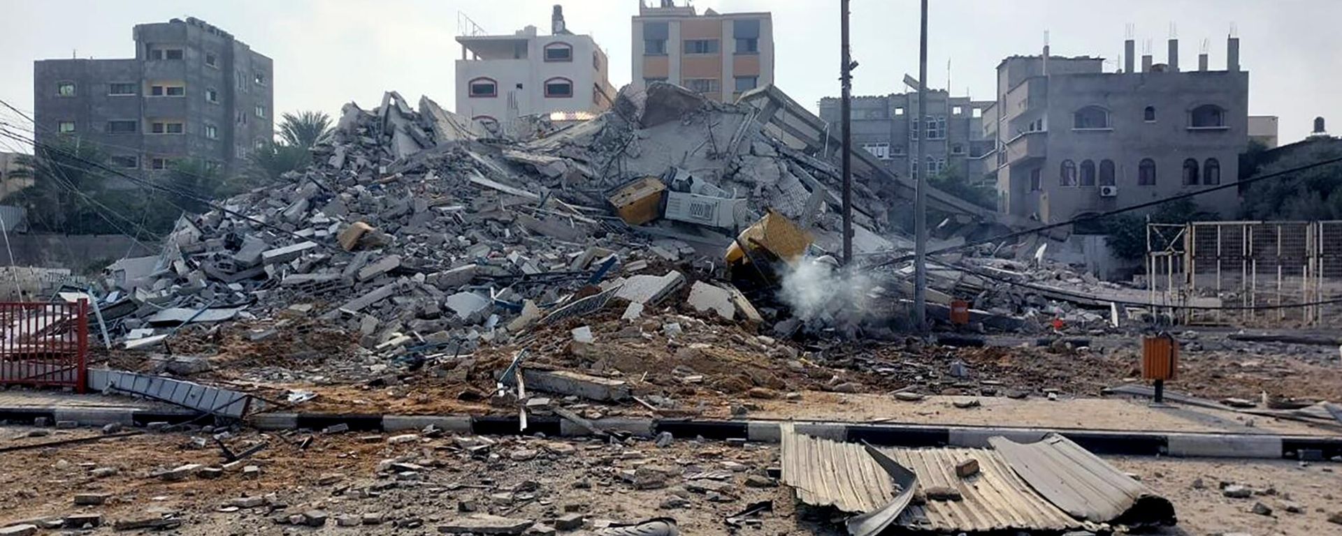 Mountain of debris in the Gaza Strip after an Israeli air strike. Mountain of debris in the Gaza Strip after an Israeli air strike. - Sputnik International, 1920, 15.10.2023