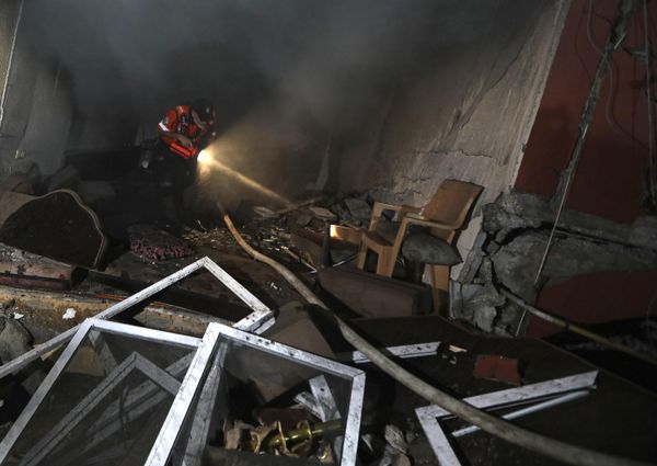 A Palestinian civil defense crew looks through a house that was hit by an Israeli airstrike in Khan Younis, in the southern Gaza Strip.  - Sputnik International