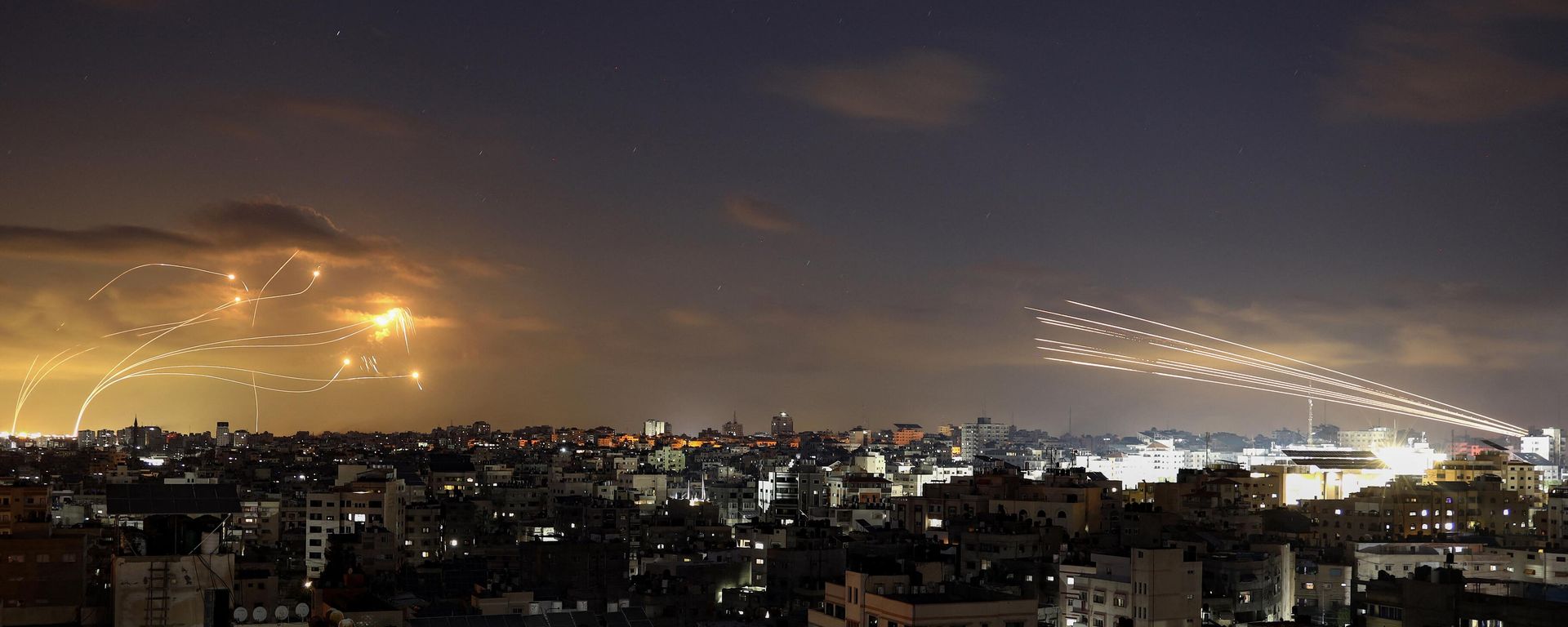 Rockets fired from the Gaza City (R) being intercepted by Israel's Iron Dome defence missile system (L) on October 10, 2023. Rockets fired from the Gaza City (R) being intercepted by Israel's Iron Dome defence missile system (L) on October 10, 2023. - Sputnik International, 1920, 11.10.2023