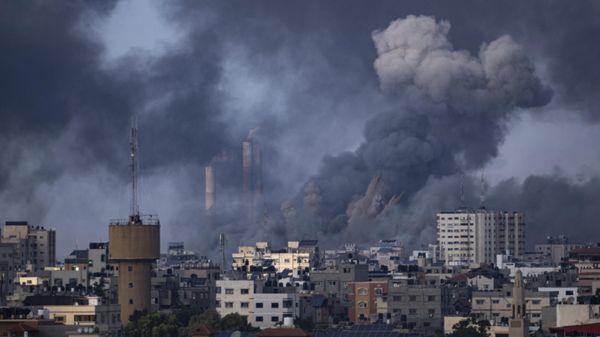 Smoke rises following an Israeli airstrike in Gaza City Smoke rises following an Israeli airstrike in Gaza City - Sputnik International