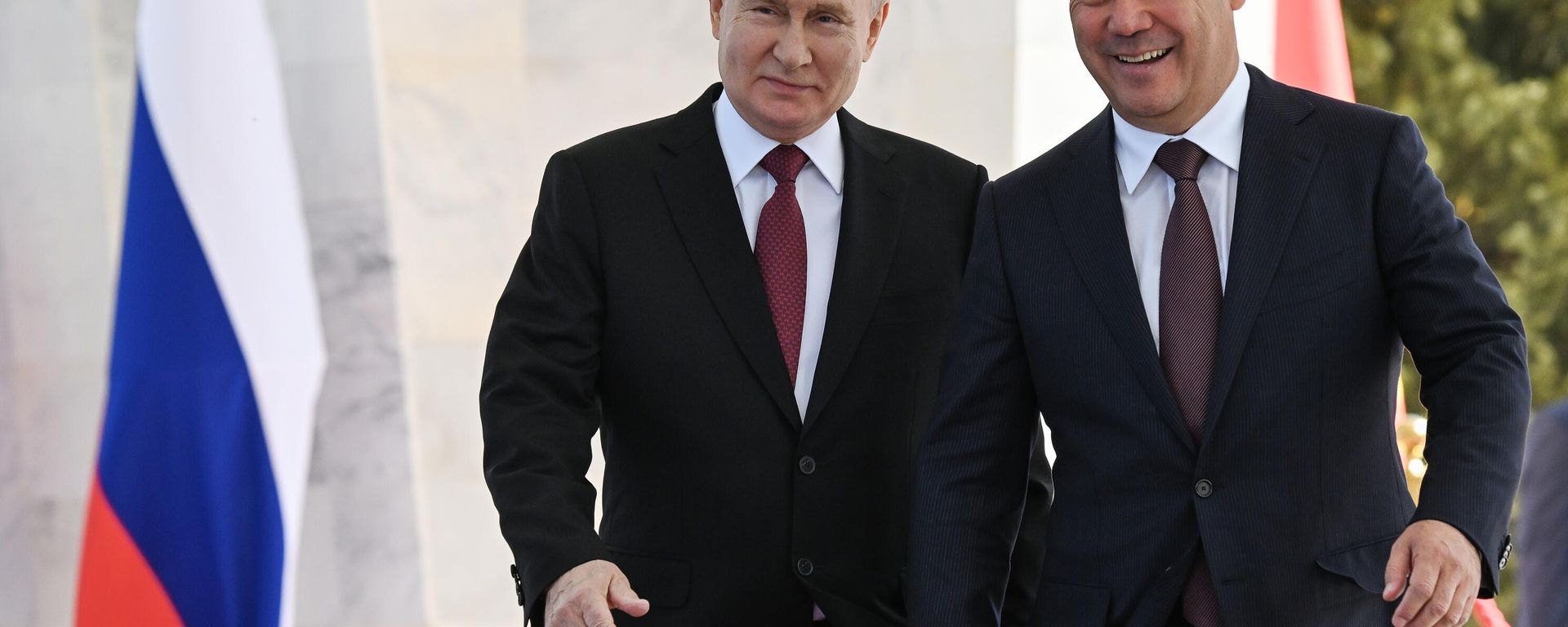 Russian President Vladimir Putin and Kyrgyz President Sadyr Zhaparov attend an official meeting in Bishkek Russian President Vladimir Putin and Kyrgyz President Sadyr Zhaparov attend an official meeting in Bishkek - Sputnik International, 1920, 12.10.2023