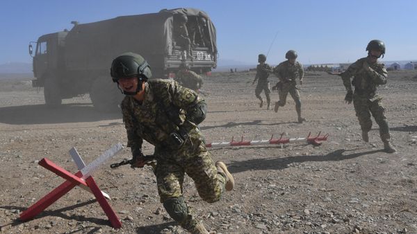 Kyrgyz armed forces take part in the Indestructible Brotherhood-2023 joint military drills of CSTO member states, at the Edelweiss training area in Balykchi, some 200 km from Bishkek on October 11, 2023 - Sputnik International