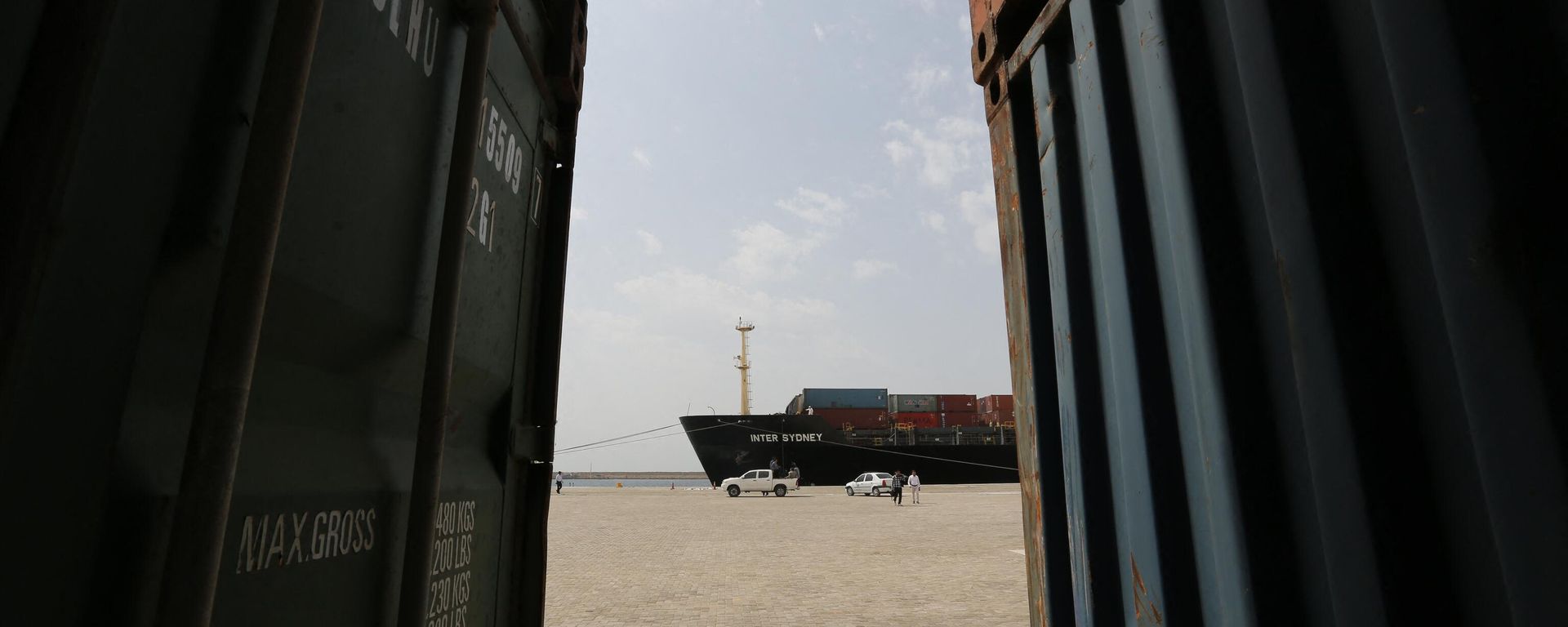 A photo taken on February 25, 2019 shows a cargo ship docked at the Shahid Beheshti Port in the southeastern Iranian coastal city of Chabahar, on the Gulf of Oman. A photo taken on February 25, 2019 shows a cargo ship docked at the Shahid Beheshti Port in the southeastern Iranian coastal city of Chabahar, on the Gulf of Oman. - Sputnik International, 1920, 12.10.2023