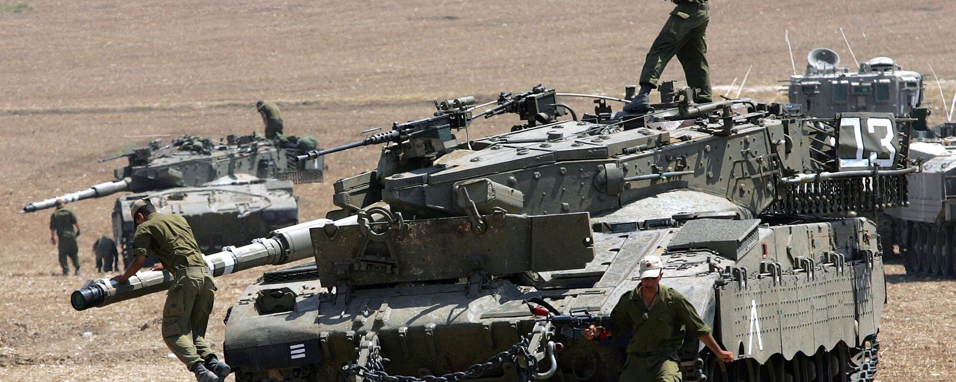 Israeli tanks are positioned near kibbutz Kfar Aza Israeli tanks are positioned near kibbutz Kfar Aza - Sputnik International, 1920, 07.11.2023