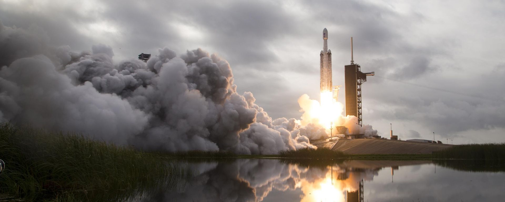 A SpaceX Falcon Heavy rocket with the Psyche spacecraft onboard is launched from Launch Complex 39A, Friday, Oct. 13, 2023, at NASA's Kennedy Space Center in Cape Canaveral, Fla. NASA's Psyche spacecraft will travel to a metal-rich asteroid by the same name orbiting the Sun between Mars and Jupiter to study it's composition. The spacecraft also carries the agency's Deep Space Optical Communications technology demonstration, which will test laser communications beyond the Moon. A SpaceX Falcon Heavy rocket with the Psyche spacecraft onboard is launched from Launch Complex 39A, Friday, Oct. 13, 2023, at NASA's Kennedy Space Center in Cape Canaveral, Fla. NASA's Psyche spacecraft will travel to a metal-rich asteroid by the same name orbiting the Sun between Mars and Jupiter to study it's composition. The spacecraft also carries the agency's Deep Space Optical Communications technology demonstration, which will test laser communications beyond the Moon. - Sputnik International, 1920, 06.10.2024