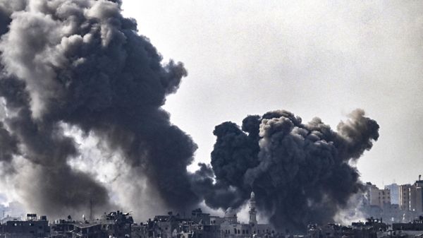 A picture taken from Sderot shows smoke plumes rising above buildings during an Israeli strike on the northern Gaza Strip on October 14, 2023.  - Sputnik International