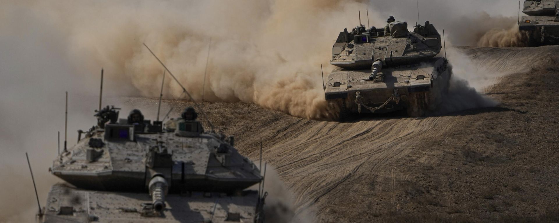 Israeli tanks head towards the Gaza Strip border in southern Israel Israeli tanks head towards the Gaza Strip border in southern Israel - Sputnik International, 1920, 13.11.2023