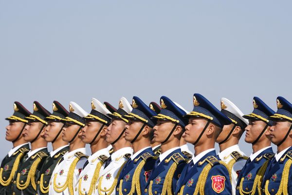 Honor guards wait for the arrival of Congolese President Denis Sassou Nguesso at Beijing’s international airport. - Sputnik International