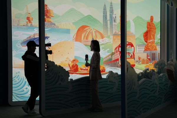 Journalists are seen prepping for the Belt and Road event at the China National Convention Center. - Sputnik International