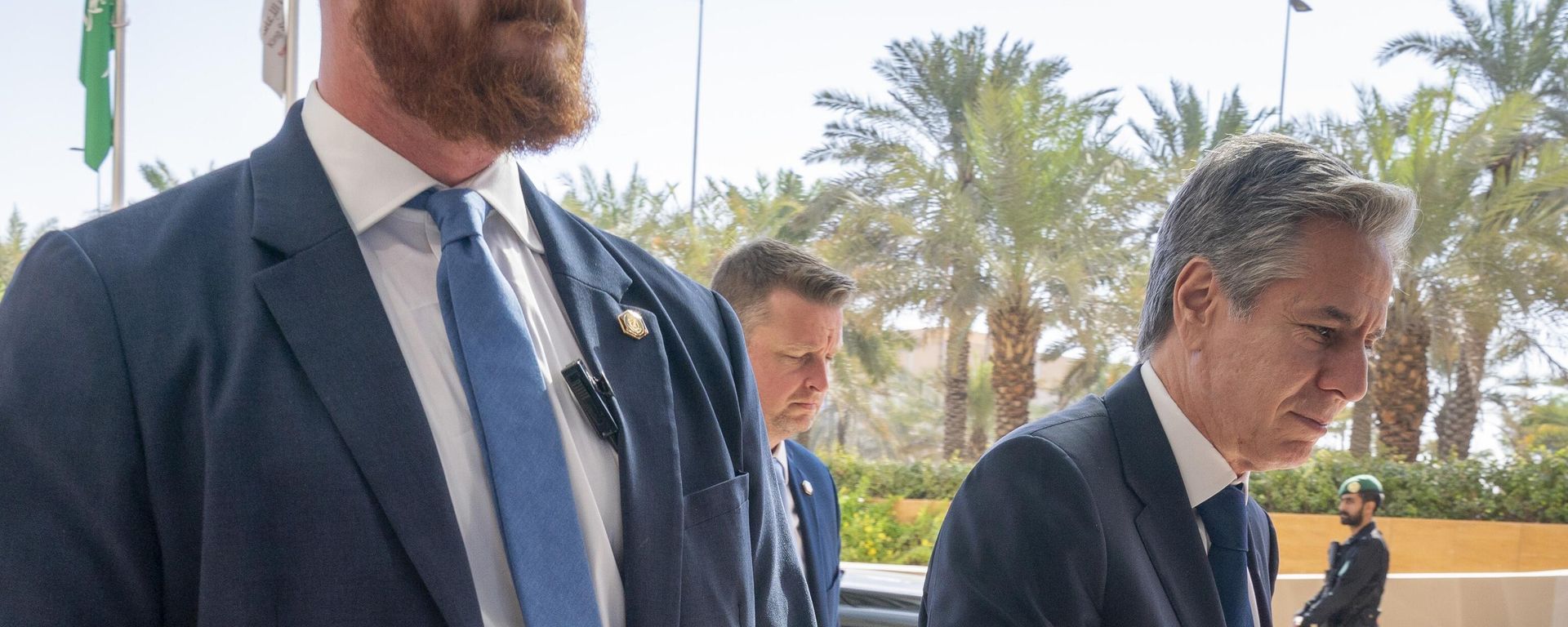 US Secretary of State Antony Blinken, right, returns to his hotel in Riyadh, Saudi Arabia, after meeting with Saudi Crown Prince Mohammed bin Salman US Secretary of State Antony Blinken, right, returns to his hotel in Riyadh, Saudi Arabia, after meeting with Saudi Crown Prince Mohammed bin Salman - Sputnik International, 1920, 16.10.2023