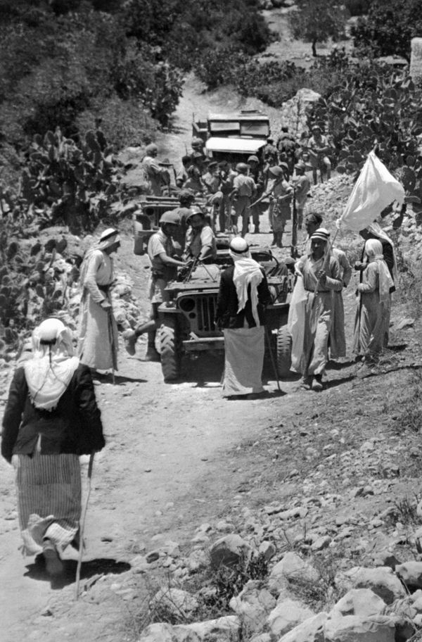 Palestinian villagers holding a white flag as they surrendered during the 1948 Arab war against the proclamation of the Israeli State. The picture was released September 15, 1948. Palestinian villagers holding a white flag as they surrendered during the 1948 Arab war against the proclamation of the Israeli State. The picture was released September 15, 1948. - Sputnik International