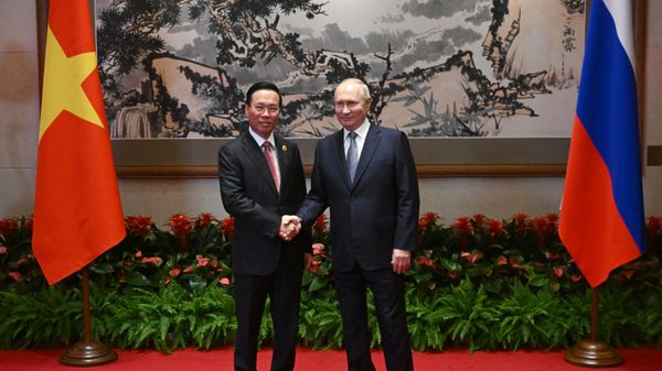 Vietnamese President Vo Van Thuong and Russian President Vladimir Putin attend a meeting as part of the 3rd Belt and Road Forum at the Diaoyutai State Guest House in Beijing, China - Sputnik International