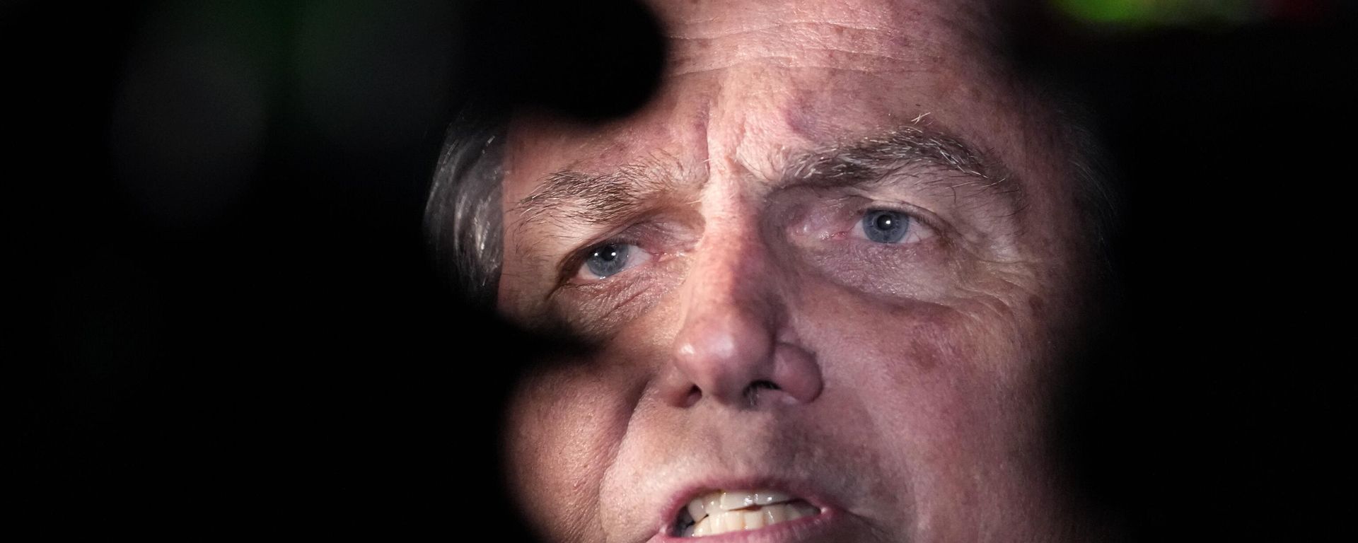FILE - Former President Jair Bolsonaro talks to reporters after arriving at the airport in Brasilia, Brazil, Friday, June 30, 2023. Bolsonaro denied on Thursday, Sept. 21, a report claiming he had consulted top military leaders to stage a coup and stop his successor Luiz Inácio Lula da Silva from taking office in January. FILE - Former President Jair Bolsonaro talks to reporters after arriving at the airport in Brasilia, Brazil, Friday, June 30, 2023. Bolsonaro denied on Thursday, Sept. 21, a report claiming he had consulted top military leaders to stage a coup and stop his successor Luiz Inácio Lula da Silva from taking office in January. - Sputnik International, 1920, 17.10.2023