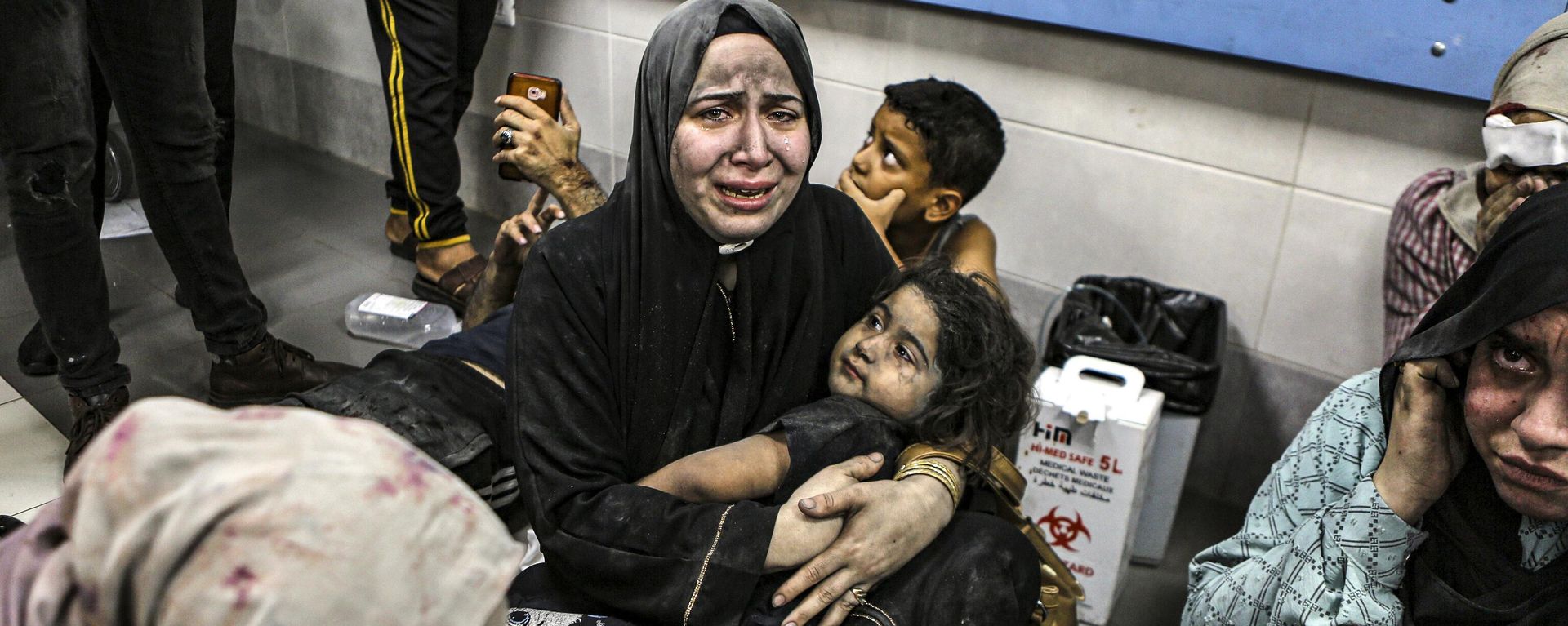 Wounded Palestinians sit in Gaza City's al-Shifa hospital, in the central Gaza Strip Wounded Palestinians sit in Gaza City's al-Shifa hospital, in the central Gaza Strip - Sputnik International, 1920, 18.10.2023
