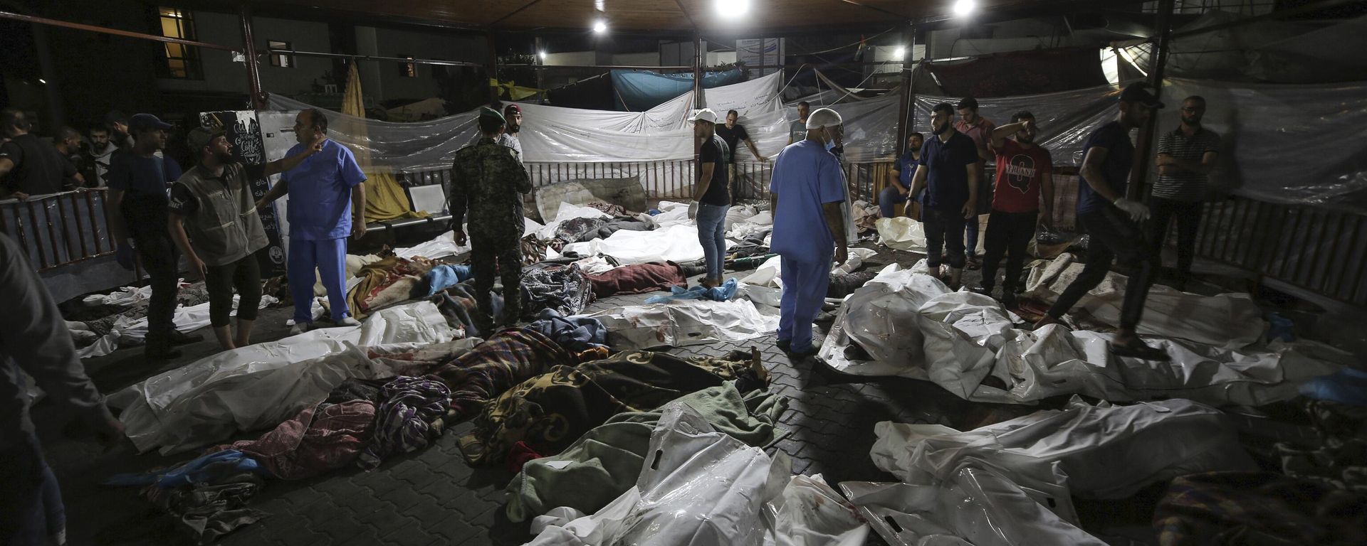 Bodies of Palestinians killed by an explosion at the Ahli Arab hospital - Sputnik International, 1920, 18.10.2023