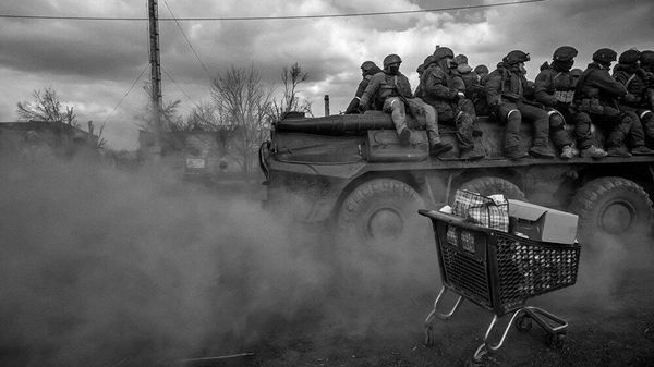 Russian soldiers in Mariupol by Alexei Orlov - Sputnik International