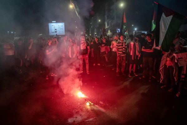 Demonstrators light a smoke flare during a protest in support of Palestinians near the US consulate in Casablanca in Morocco. - Sputnik International
