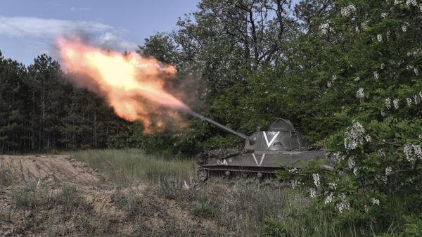 Tula-based paratroopers eliminate enemy's platoon stronghold close to Kleshcheyevka - Sputnik International