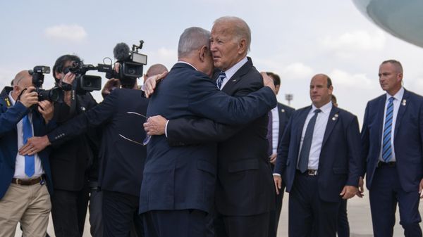 President Joe Biden is greeted by Israeli Prime Minister Benjamin Netanyahu after arriving at Ben Gurion International Airport - Sputnik International