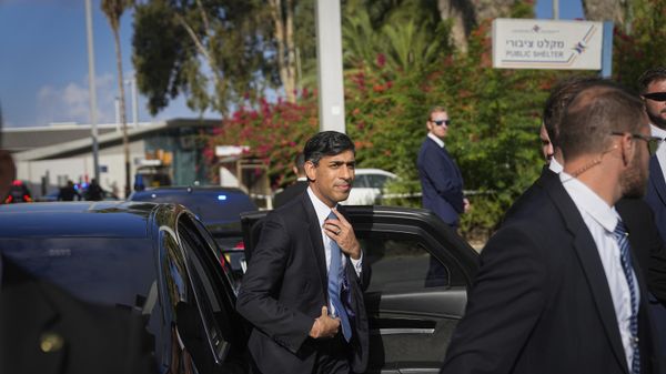 British Prime Minister Rishi Sunak arrives at Ben Gurion airport, near Tel Aviv, Israel - Sputnik International