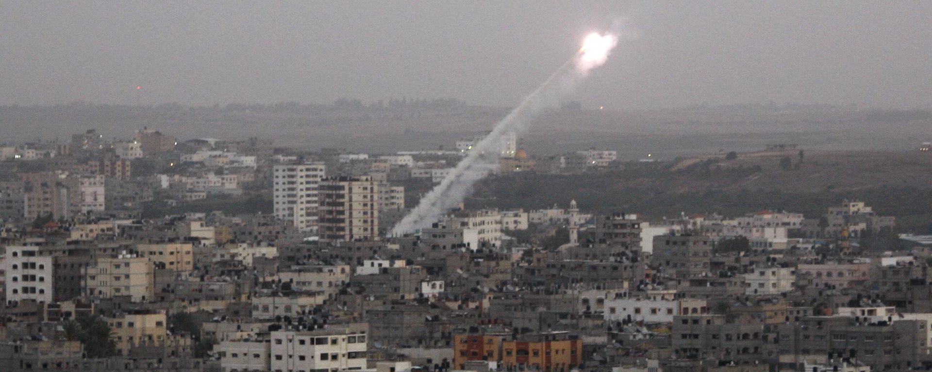 Rockets lunched by Palestinian militants towards Israel make their way from the northern Gaza Strip Rockets lunched by Palestinian militants towards Israel make their way from the northern Gaza Strip - Sputnik International, 1920, 20.10.2023