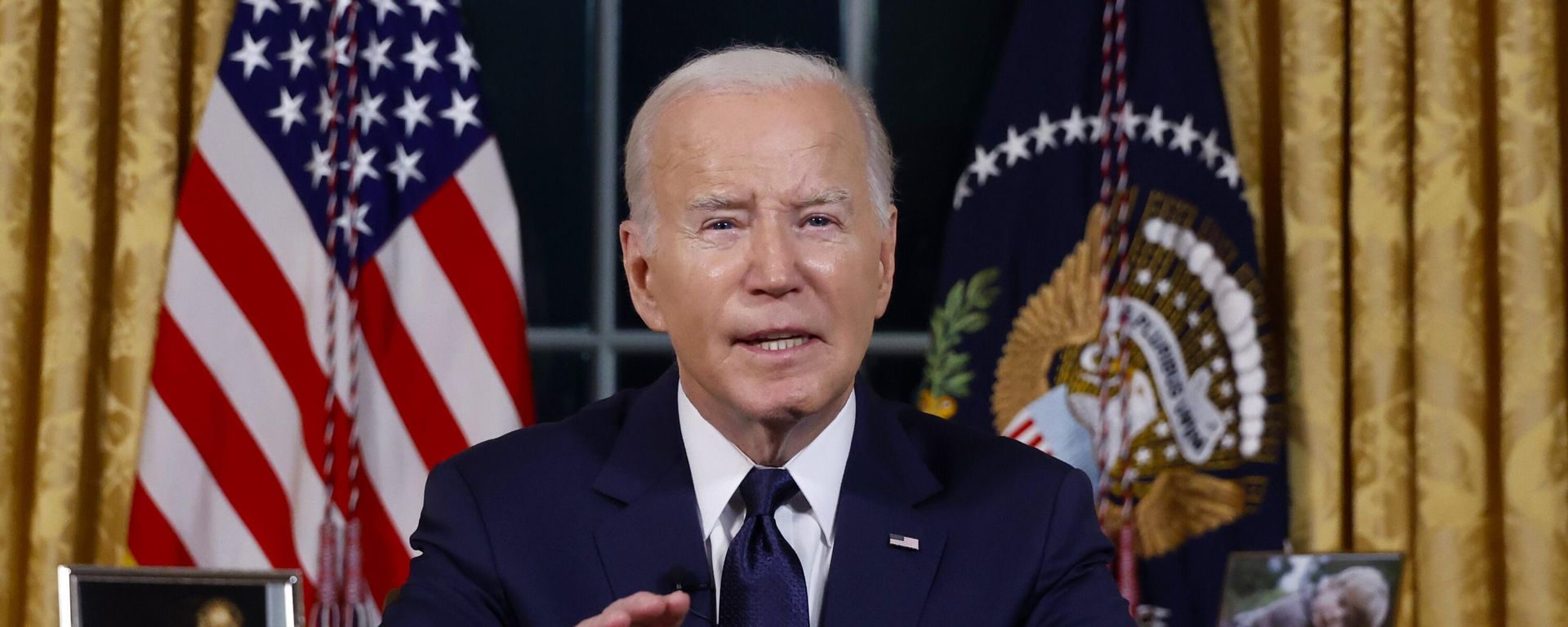 President Joe Biden speaks from the Oval Office of the White House Thursday, Oct. 19, 2023, in Washington, about the war in Israel and Ukraine. President Joe Biden speaks from the Oval Office of the White House Thursday, Oct. 19, 2023, in Washington, about the war in Israel and Ukraine. - Sputnik International, 1920, 20.10.2023