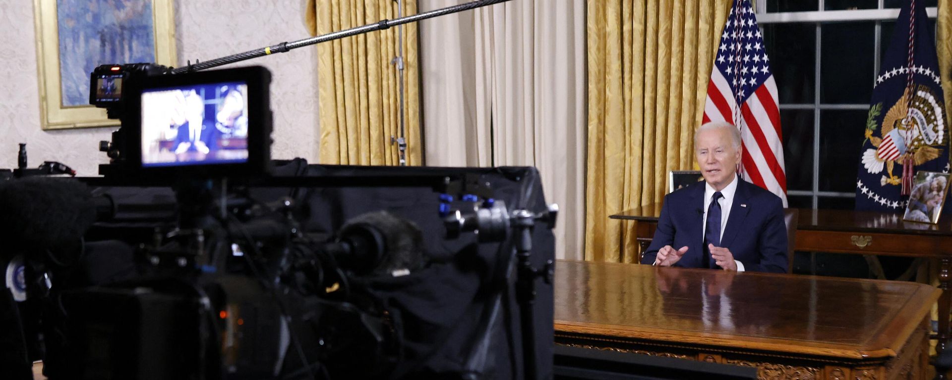 US President Joe Biden addresses the nation on the conflict between Israel and Gaza and the conflagration in Ukraine from the Oval Office of the White House in Washington, DC, on October 19, 2023. US President Joe Biden addresses the nation on the conflict between Israel and Gaza and the conflagration in Ukraine from the Oval Office of the White House in Washington, DC, on October 19, 2023. - Sputnik International, 1920, 20.10.2023