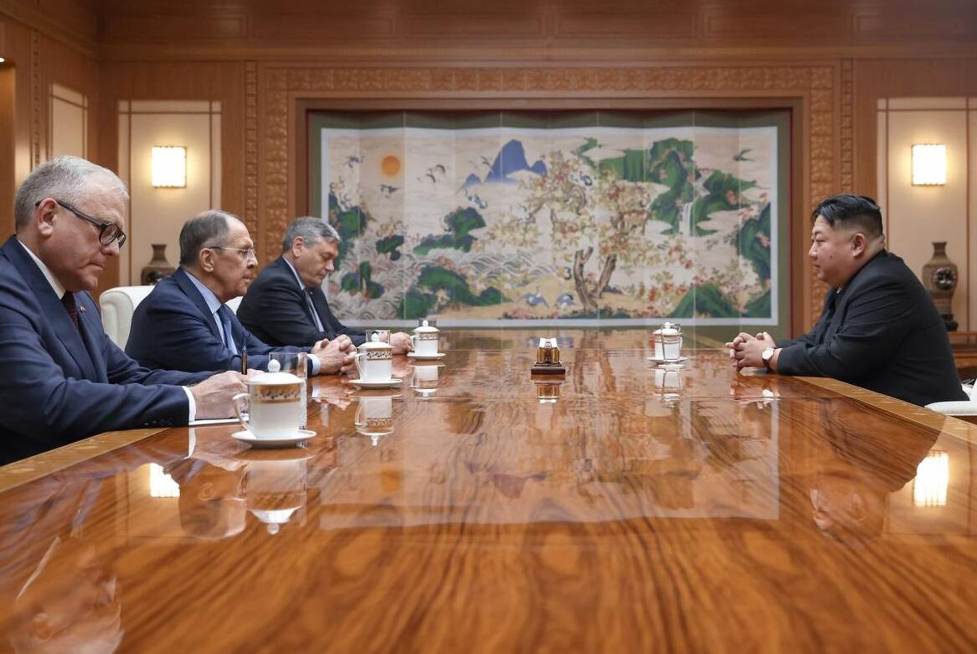 Russian Foreign Minister meets with North Korean leader Kim Jong-un in Pyongyang on October 19, 2023. - Sputnik International, 1920, 20.10.2023