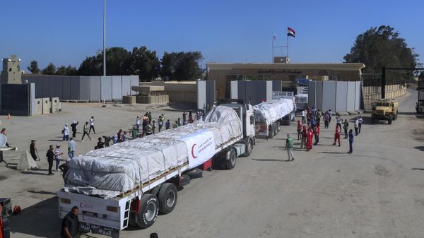 Trucks of Egyptian Red Crecent carrying humanitarian aid for the Gaza Strip cross the Rafah border gate, in Rafah, Egypt, Saturday, Oct. 21, 2023.  - Sputnik International