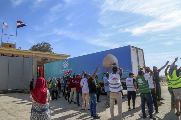 A truck belonging to the Egyptian National Alliance carrying humanitarian aid to the war-torn Gaza Strip crosses the Rafah border gate, in Rafah, Egypt, on 21 October 2023.  - Sputnik International