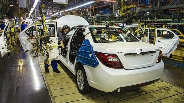 Iranian workers assemble Khodro Dena Plus automobiles. File photo. Iranian workers assemble Khodro Dena Plus automobiles. File photo. - Sputnik International