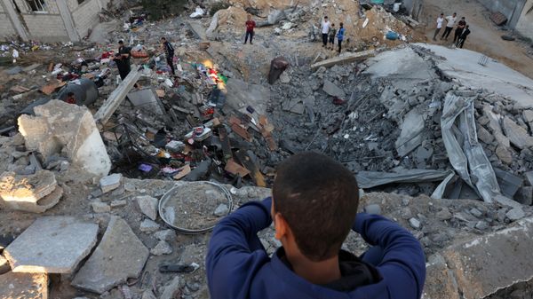 A young boy looks on as people check the rubble of a building destroyed in an Israeli bombardment in Rafah in the southern Gaza Strip on October 21, 2023.  - Sputnik International