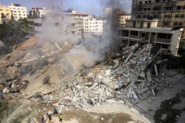 Smoke rises from the rubble of a building leveled by an Israeli airstrike in Gaza City on October 8, 2023. - Sputnik International