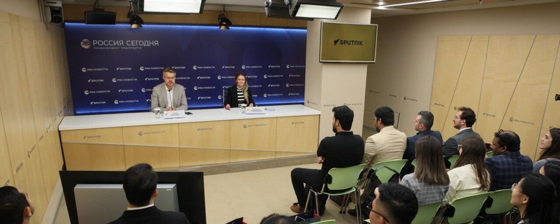 Sputnik headquarters launches in-person course for foreign journalists  - Sputnik International, 1920, 25.10.2023