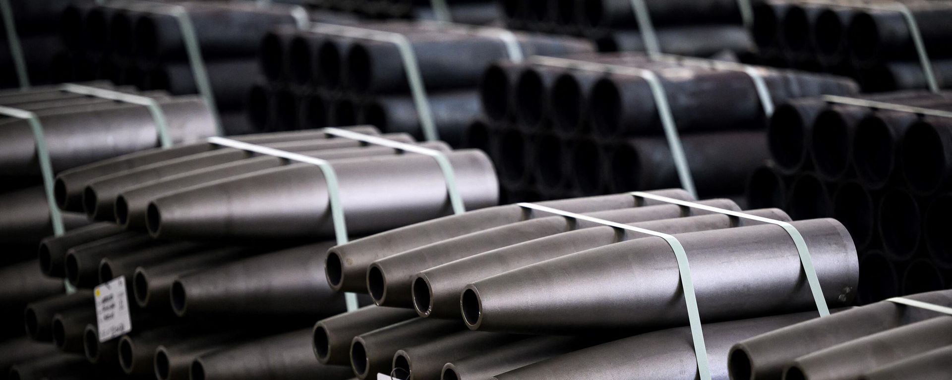 This photograph on April 4, 2023, shows shells at the workshop of the Forges de Tarbes which produces 155mm shells, the munition for French Caesar artillery guns in use by the Ukrainian armed forces, in Tarbes, southwestern France.  - Sputnik International, 1920, 10.11.2023