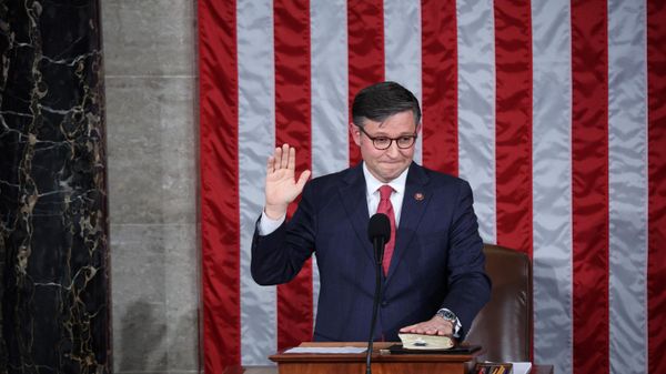 Newly elected US House Speaker Mike Johnson is sworn in at the US Capitol in Washington, DC, on October 25, 2023.  - Sputnik International