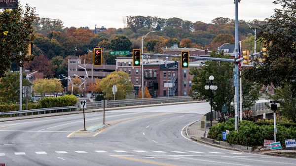 Much of the town is empty, people have taken shelter and stores have been closed in Lewiston, Maine, on October 26, 2023 the day after a mass shooting. Hundreds of police in the US state of Maine hunted October 26 for a fugitive gunman who killed 18 people at a bowling alley and a bar, as President Joe Biden mourned yet another senseless and tragic mass shooting. The rampage in the small northeastern town of Lewiston also left 13 people wounded, three critically, in the deadliest shooting this year in America. - Sputnik International
