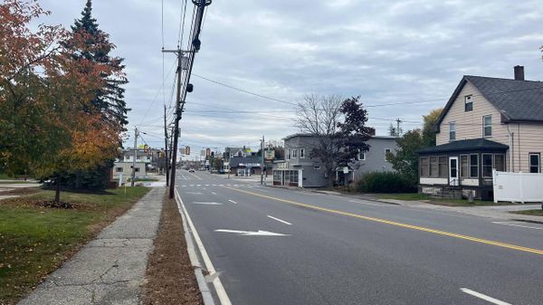 The town of Lewiston in the US state of Maine on Thursday resembled a ghost town as authorities placed residents on a county-wide lockdown amid an ongoing manhun for mass-shooting suspect Robert Card, a Sputnik correspondent reported from the scene. - Sputnik International