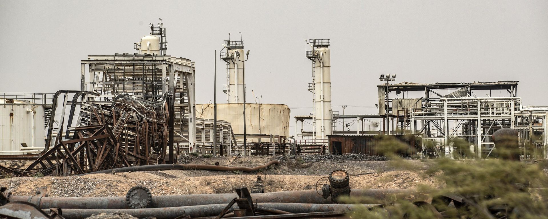 This picture shows a view of oil production facilities at the Omar oil field in the eastern Syrian Deir Ezzor province. File photo. This picture shows a view of oil production facilities at the Omar oil field in the eastern Syrian Deir Ezzor province. File photo. - Sputnik International, 1920, 27.10.2023