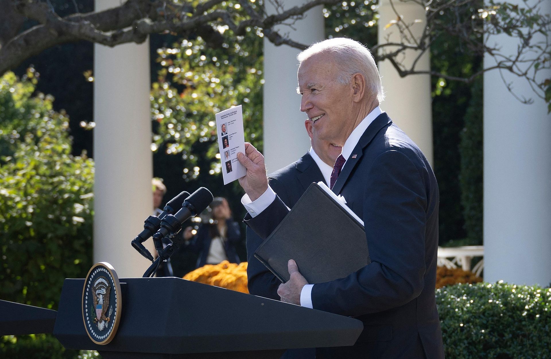 US President Joe Biden and Australia's Prime Minister Anthony Albanese (behind) leave after a joint press conference at the Rose Garden of the White House in Washington, DC, on October 25, 2023. Paper shows names and photos of journalists Biden would ultimately end up calling on. - Sputnik International, 1920, 27.10.2023