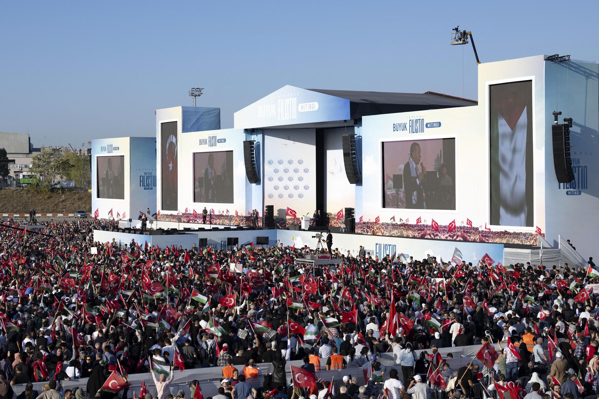 Turkish President Tayyip Erdogan speaks during a rally organised by the AKP party in solidarity with the Palestinians in Gaza, in Istanbul on October 28, 2023. - Sputnik International, 1920, 29.10.2023