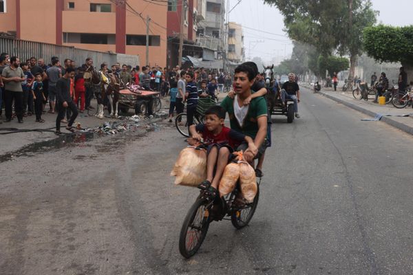Youngsters carry bags of bread as they ride a bicycle in Rafah in the southern Gaza Strip on October 28.  - Sputnik International