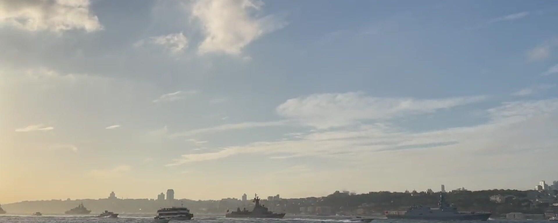 The largest parade of ships and aircraft in Turkish history took place in Istanbul in honor of the centenary of the founding of the republic. - Sputnik International, 1920, 29.10.2023